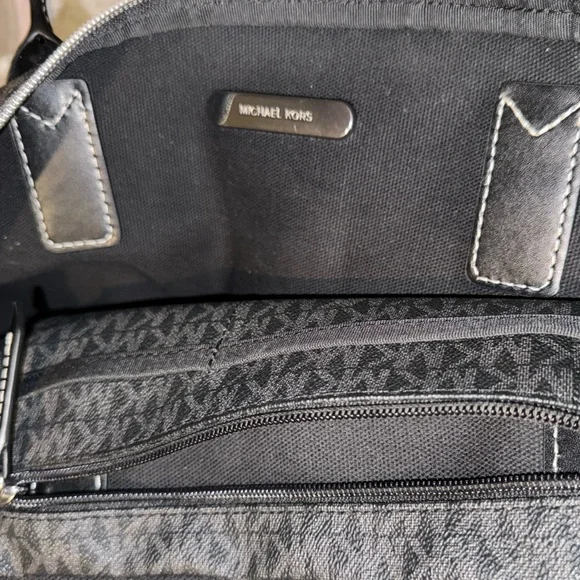 MICHAEL KORS TRAVEL LARGE TOP ZIP TOTE - Picture 10 of 14